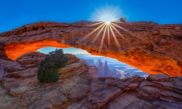 Sunrise over Mesa Arch - John Roberts - Clicking With Nature® 