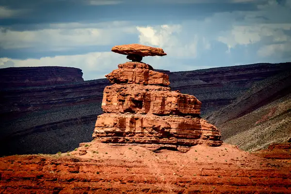 Mexican Hat Rock Formation by Hans Lie
