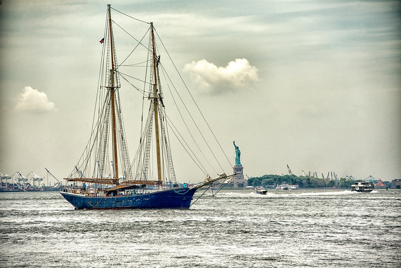 Sailboat arriving in Manhattan