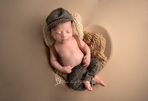 Newborn baby boy  prop_Flora_Levin - Newborn &amp; Family Photography in Greater Philadelphia – Flora Levin 