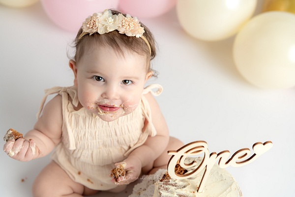 Flora_Levin-smash cake 1st birthday baby girl - Flora Levin Photography 