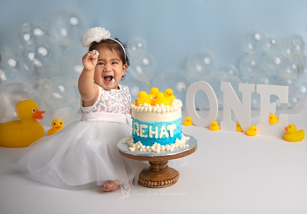 Flora_Levin-smash cake 1st birthday girl - Flora Levin Photography 
