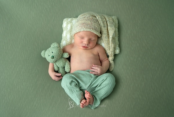 Flora_Levin baby boy in green with a toy bear - Flora Levin Photography