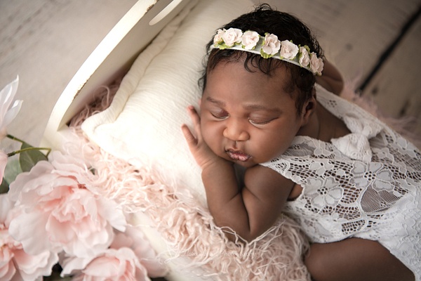 Flora_Levin-newborn baby girl on a bed - Newborn &amp; Family Photography in Greater Philadelphia – Flora Levin
