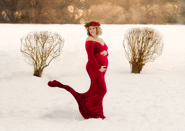 Flora_Levin-outdoor maternity photoshoot in the snow - Maternity - Flora Levin Photography 