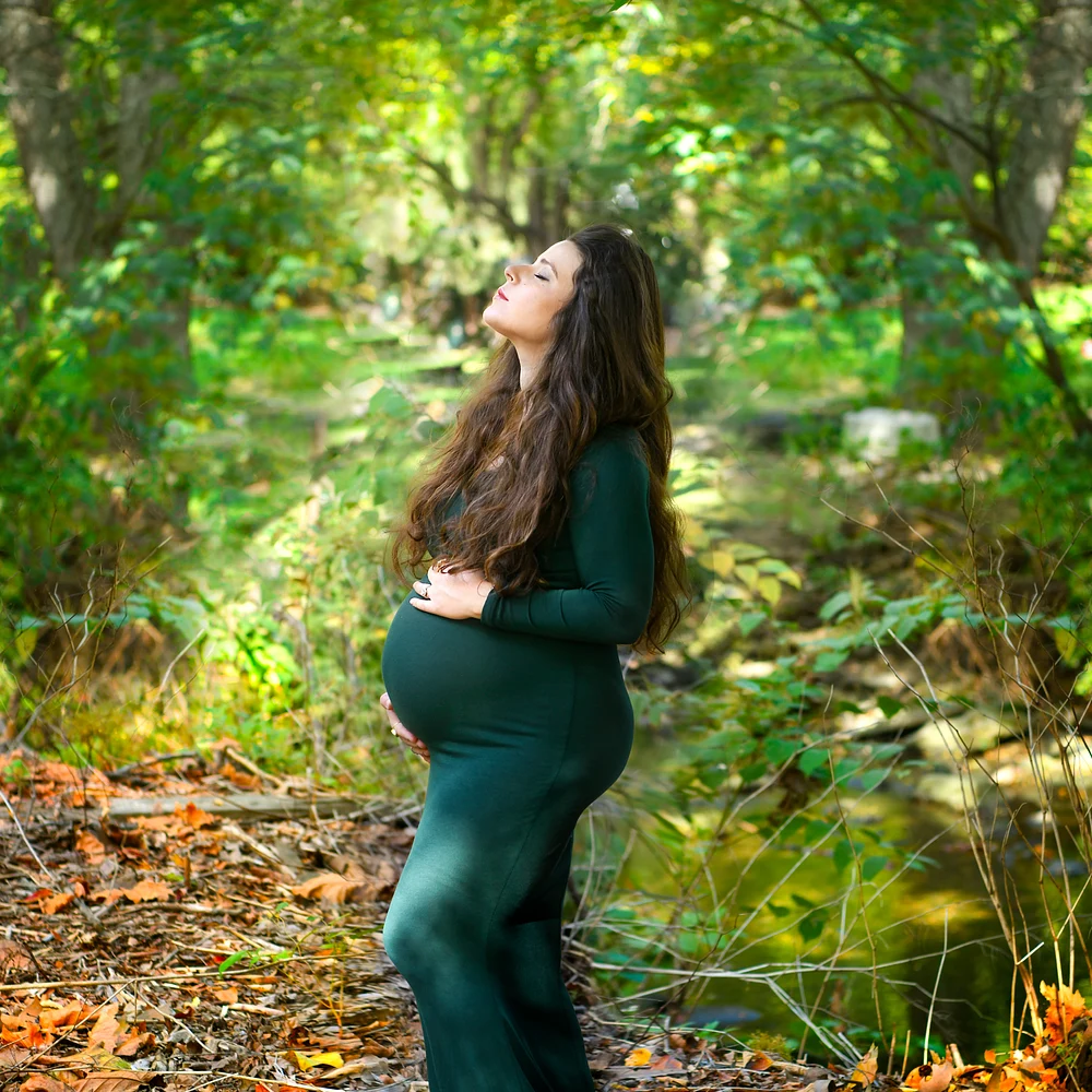 Flora_Levin maternity photoshoot in the woods
