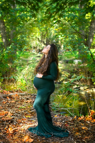 Flora_Levin maternity photoshoot in the woods - Flora Levin Photography