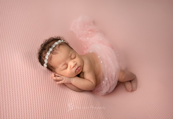 Flora_Levin-baby girl in pink tulle and  pearls - Flora Levin Photography 