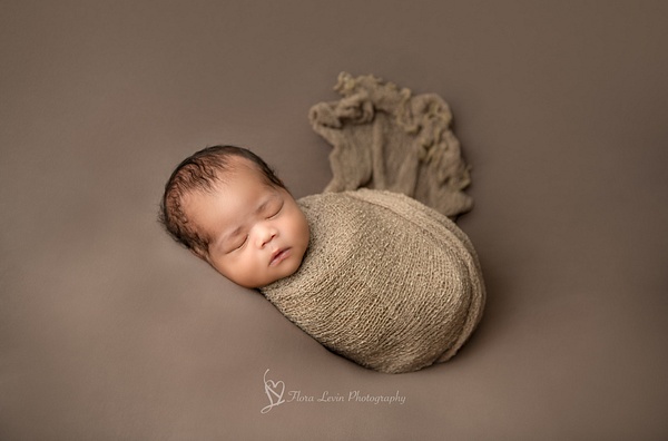 Flora_Levin-baby boy in brown - Flora Levin Photography 