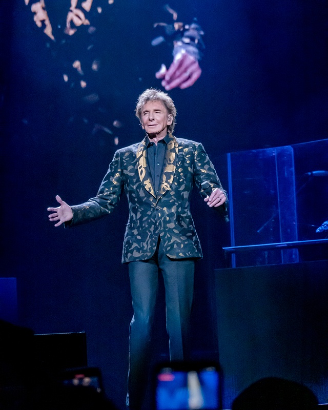 08142022ManilowPhilly-621