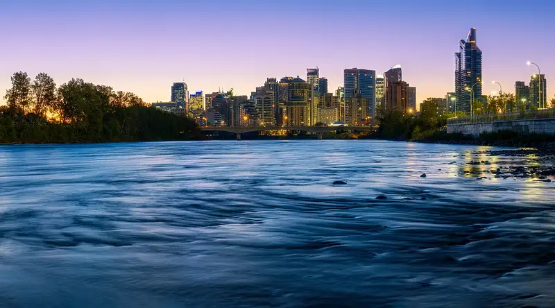 Panoramic_view_downtown_CAlgary_frm_the_Bow_River