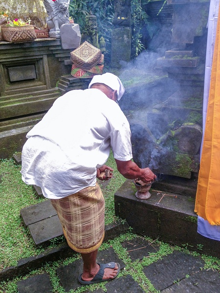At a wedding ceremony in Ubud, Bali   IMG_1684 - Christine van Roggen 