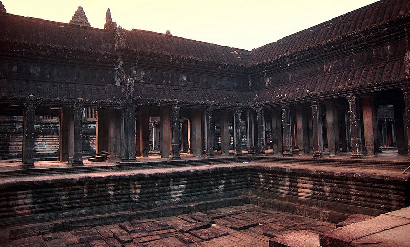 2012-04-Angkor-Wat-0014-res