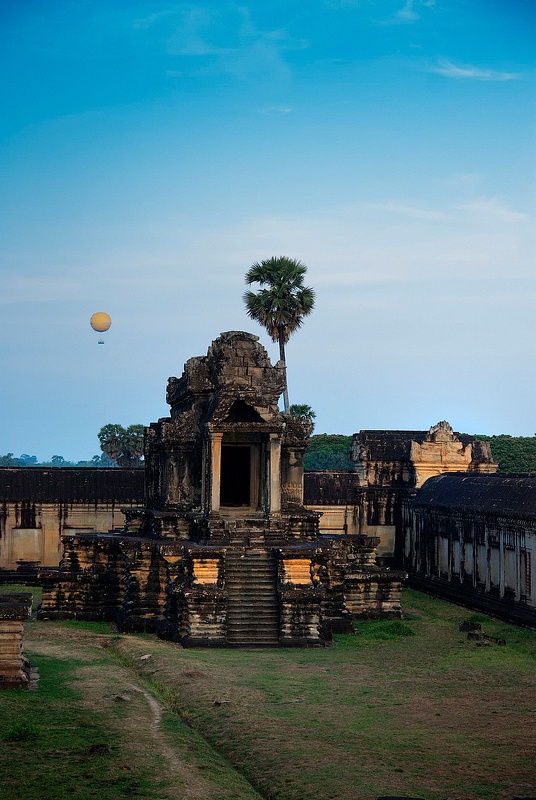 2012-04-Angkor-Wat-0047-res