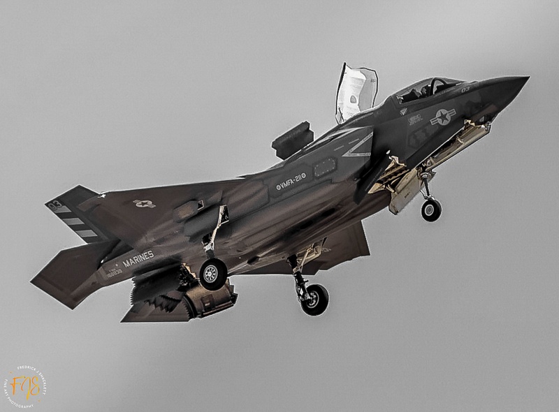JSF F-35 Hovering