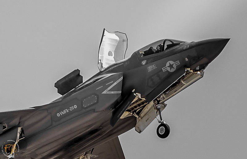 JSF F-35 Hovering Closeup