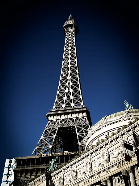 Eiffel Tower Vegas by PhotoShacklett