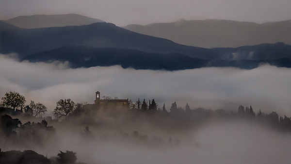 Tuscan morning mist - fancifulphotos