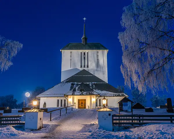 Ullensaker kirke.jpg by Øyvind Dammen