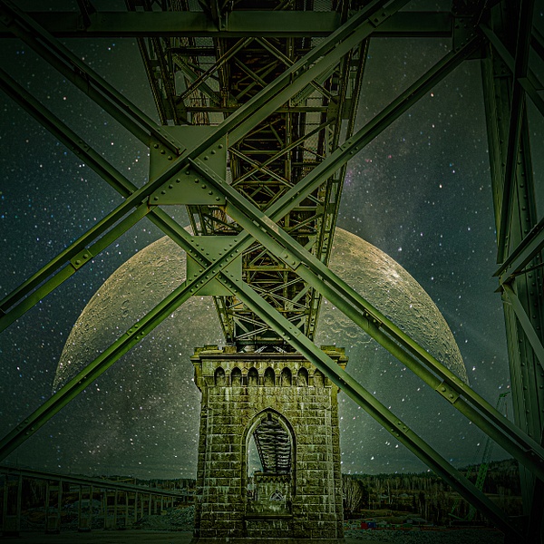 Moon bridge green