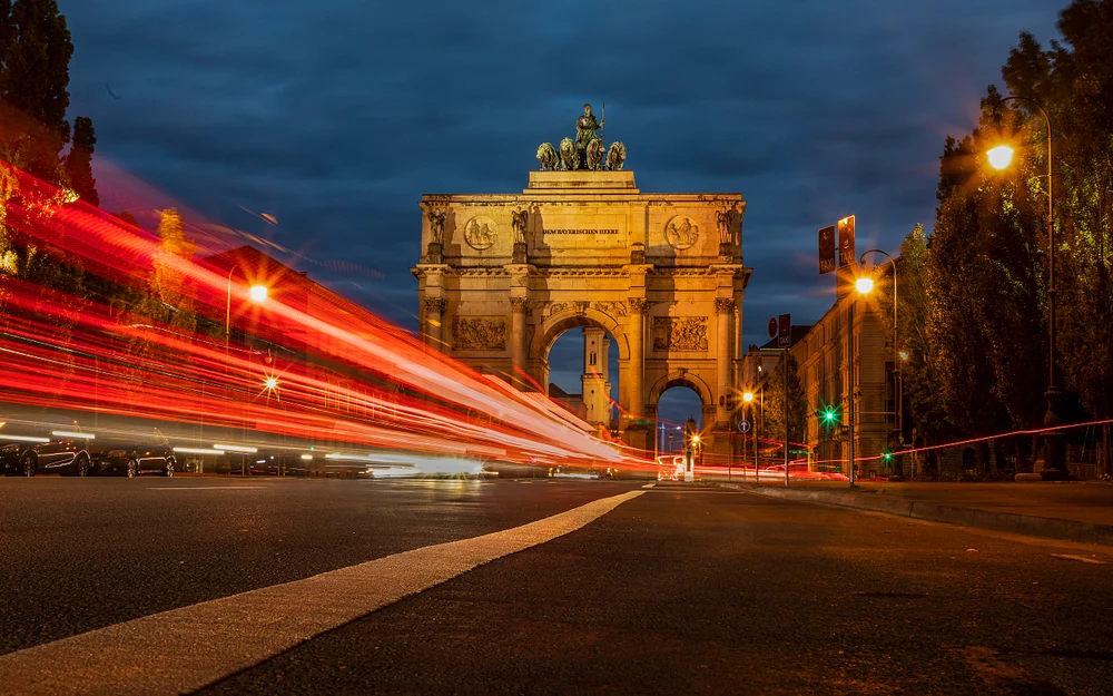 0O8A2852-2851_rev_sh_Siegestor Memorial Arch