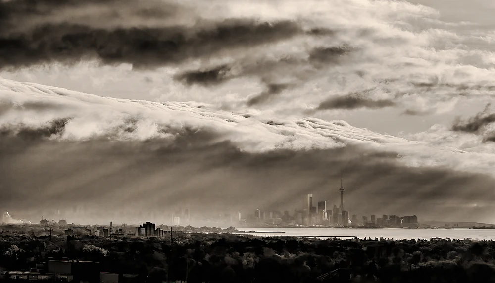 IMG_3979_rev3_sh_Appoaching Storm Toronto