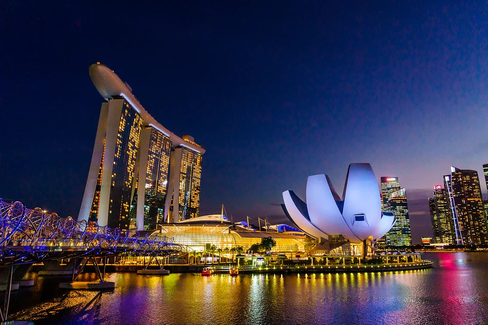 Singapore's Iconic Skyline: Double Helix Bridge, Marina Bay Sands , and ArtScience Museum