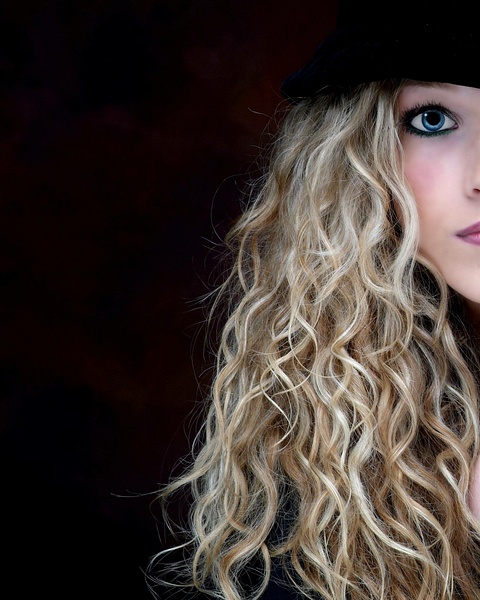 Model with curly blond hair by Rick ferro - Rick & Rick Photo Workshops 