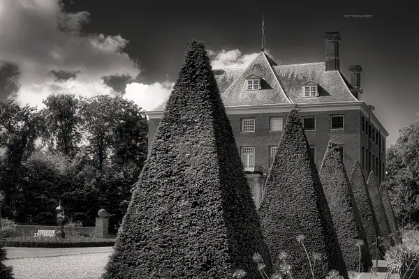 Castle Amerongen by RotterdammertPhotography