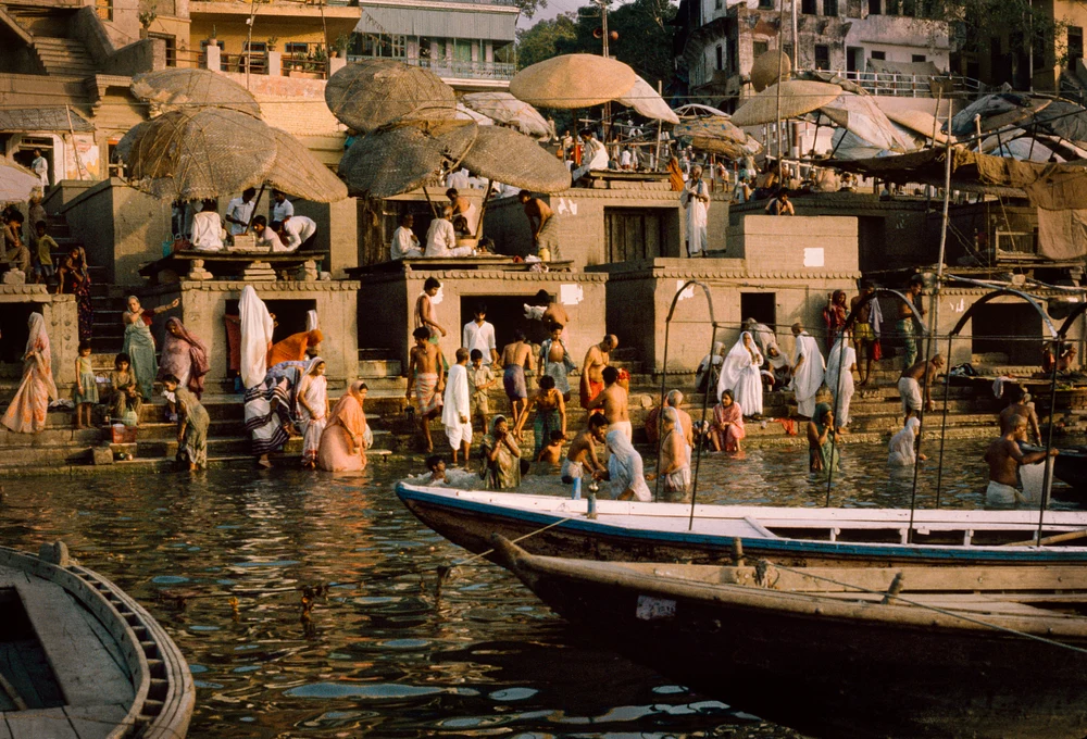 Vibrant Life Along the Ghats of Varanasi in 1986