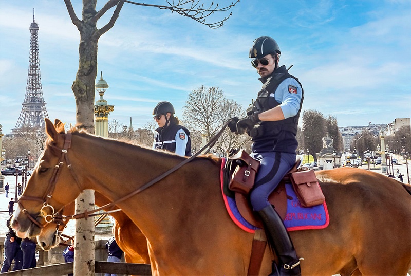 Mounted Paris Police_1
