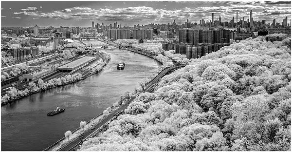 BW_Comp_BOATS_2_HARLEM RIVER_CR_IR 2_BRONX VIEW...