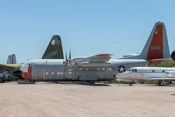 Pima air museum: C-130 by Igor Kolokolov