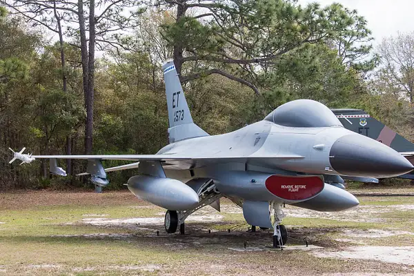 USAF armament museum: F-16 by Igor Kolokolov