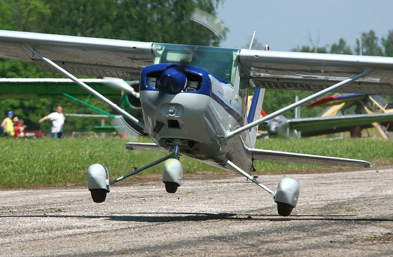 Cessna 150_RA-0719G_03
