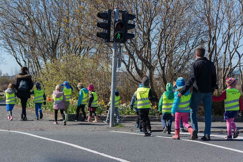 School kids walking along Reykjavikjorn