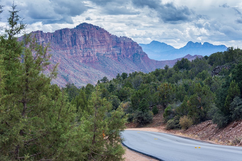 Dropping down going south on Kolob Terrace Road