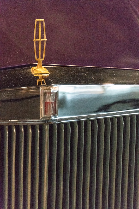 Maroon 1974 Lincoln Continental Mark IV hood ornament