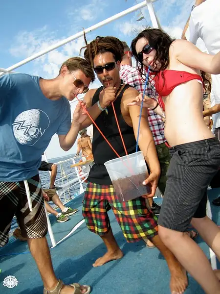 2011OutlookHWboatParty16 by Tachaeyecatch