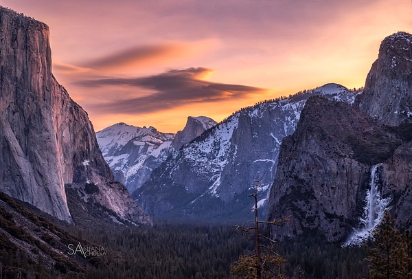 Sunrise in Yosemite - Sanjana Sachdeva Photography
