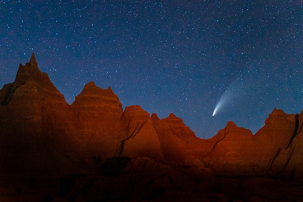 Comet-NEOWISE-5,-Badlands-National-Park,-South-Dakota,-USA - IAN PLANT