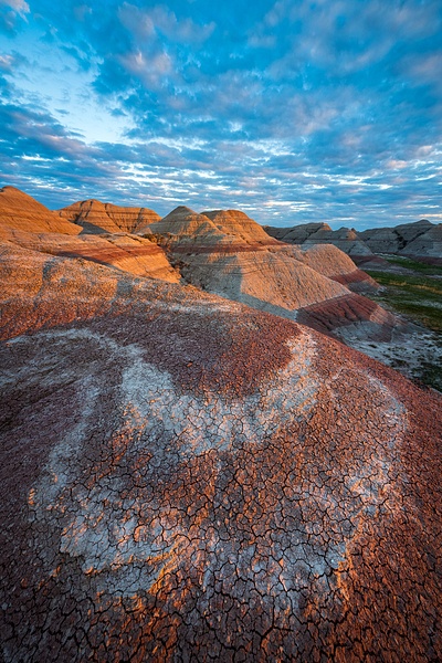 Erosion-patterns-at-sunset-1,-Big-Foot-Pass,-Badlands-National-Park,-South-Dakota,-USA - IAN PLANT