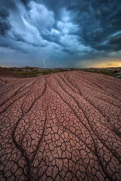 Storm-clouds-with-lightning,-Badlands-National-Park,-South-Dakota,-USA - IAN PLANT