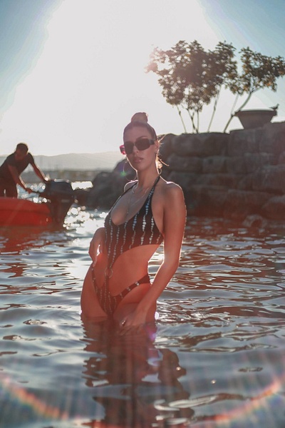photo femme maillot de bain lac geneve - ModelAgency1201