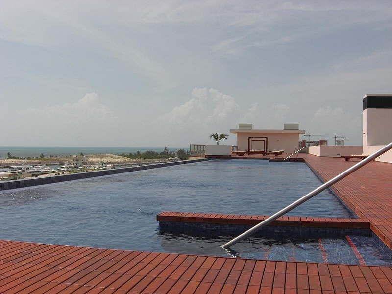 Rooftop Deck and Pool