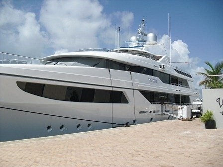 Now that's what I call a yacht!!!