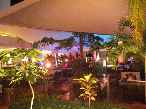Evening at the Lupita Lounge by flipflopman