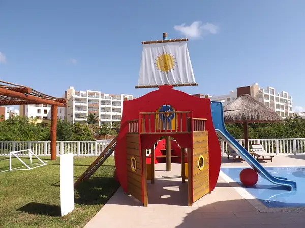 Kid's Play Area by flipflopman