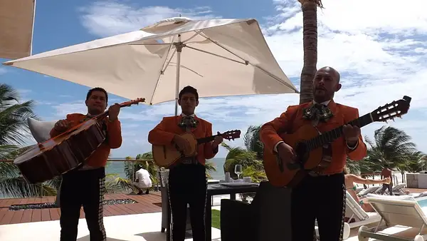 Lunchtime Mariachi Band by flipflopman