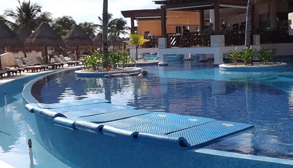 No shortage of pool floats by flipflopman